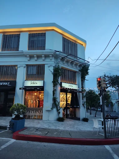Jefri’s Gelato &amp; Café